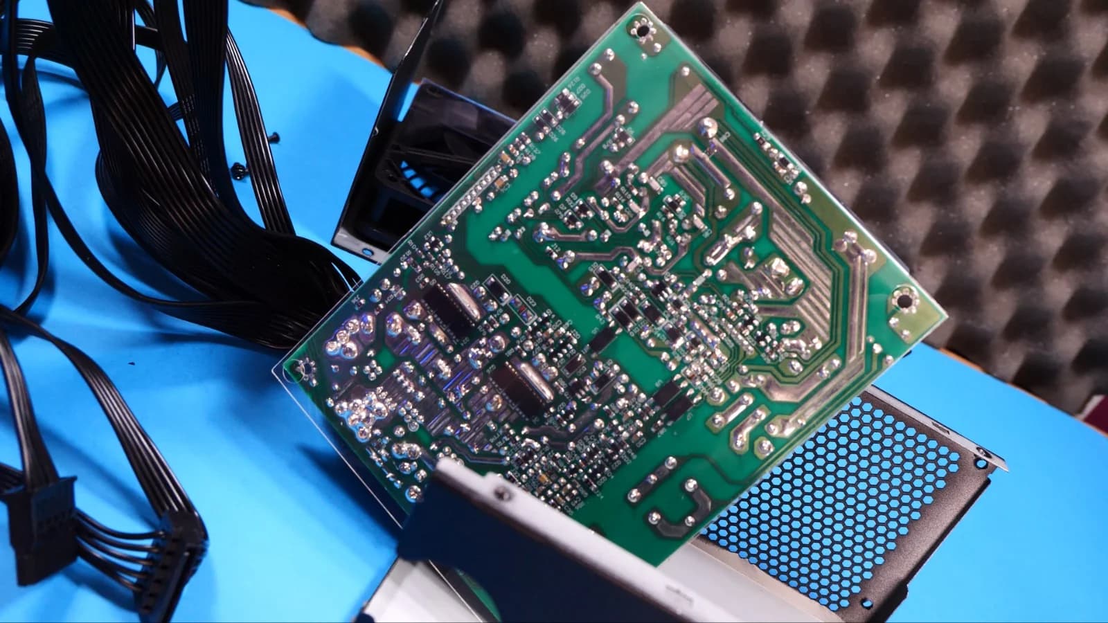 pcb fuente deepcool analisis