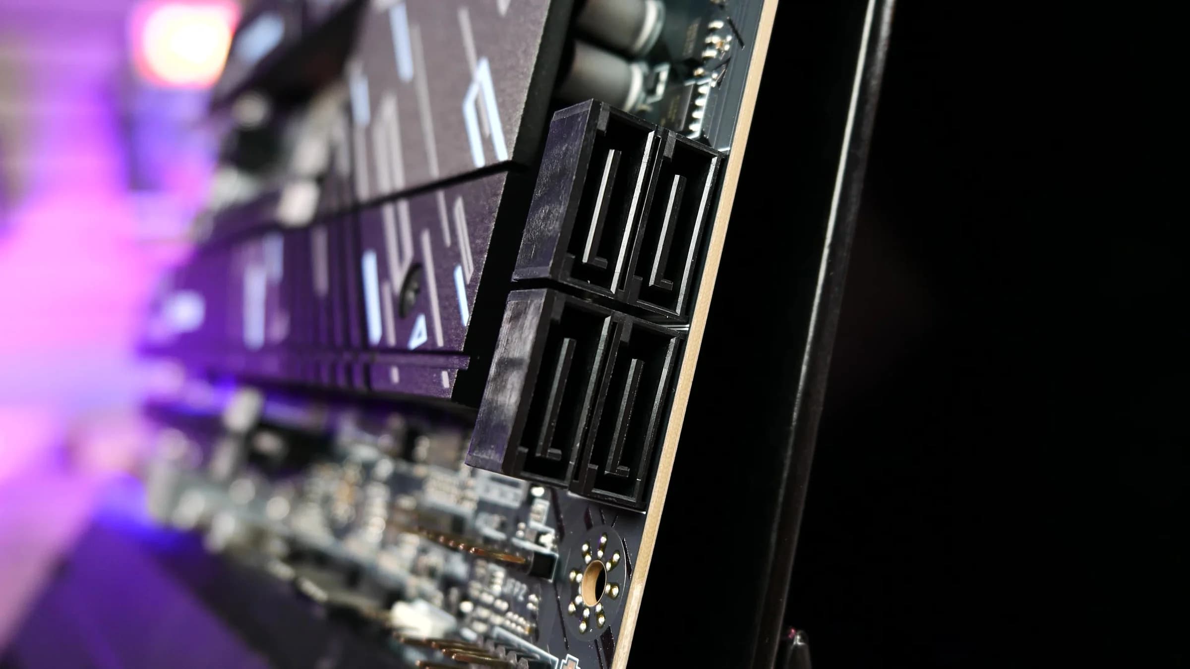 Z890 GAMING PLUS 01