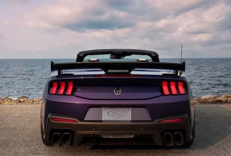 mustang dark horse convertible 01