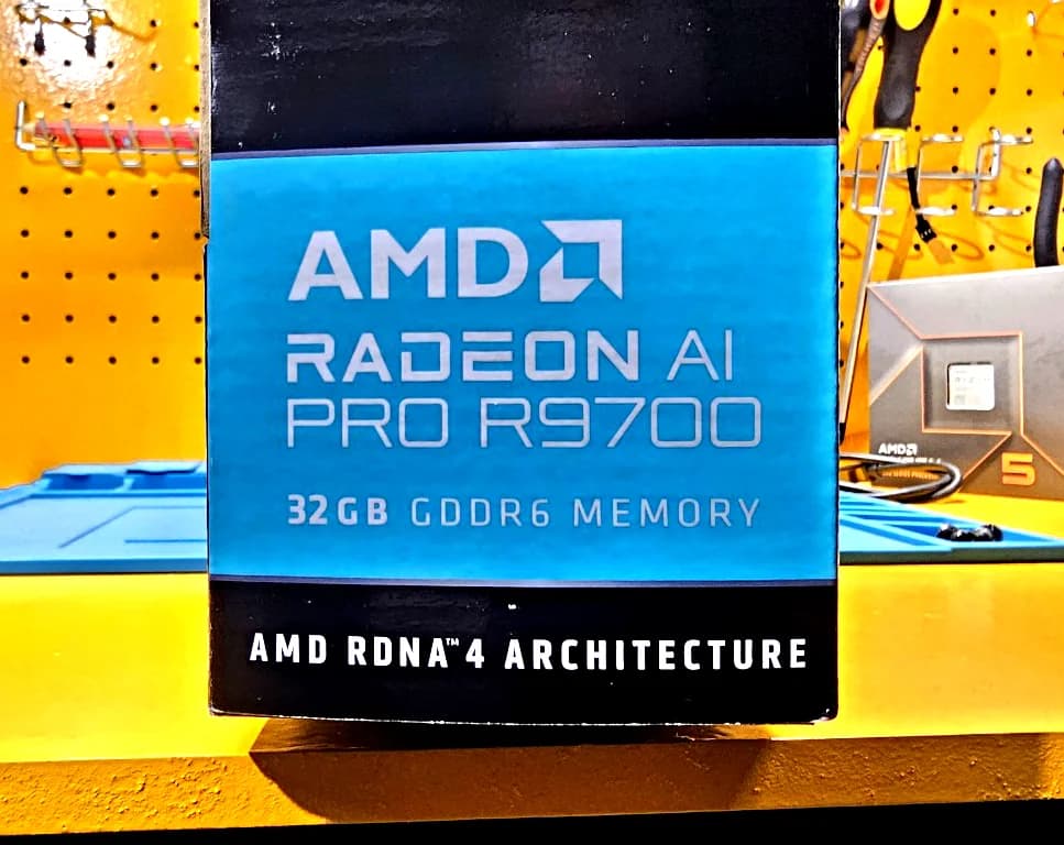 ASRock Radeon AI PRO R9700 Creator 01