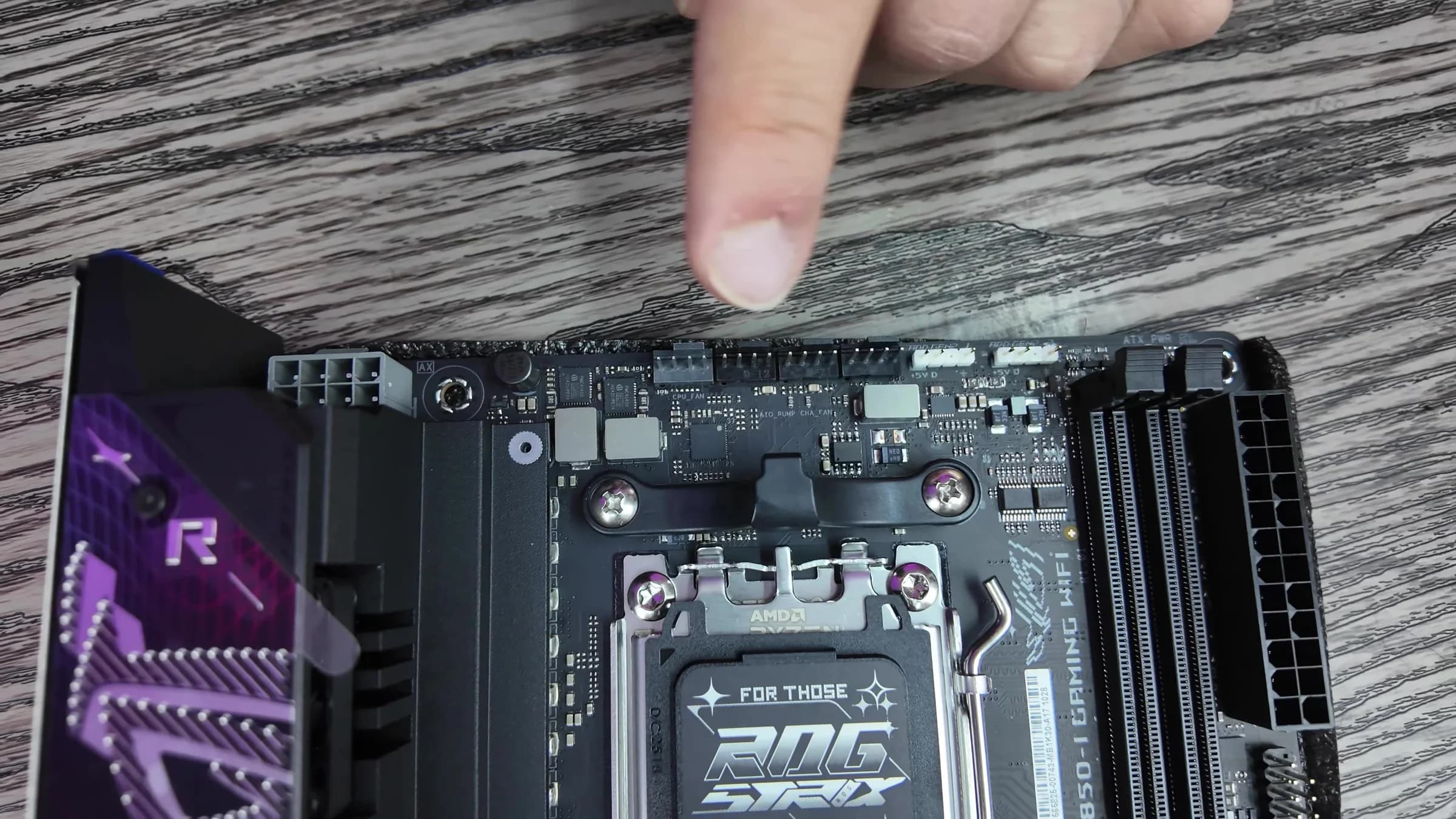 03b ROG STRIX B850 I Gaming WiFi: Mini ITX