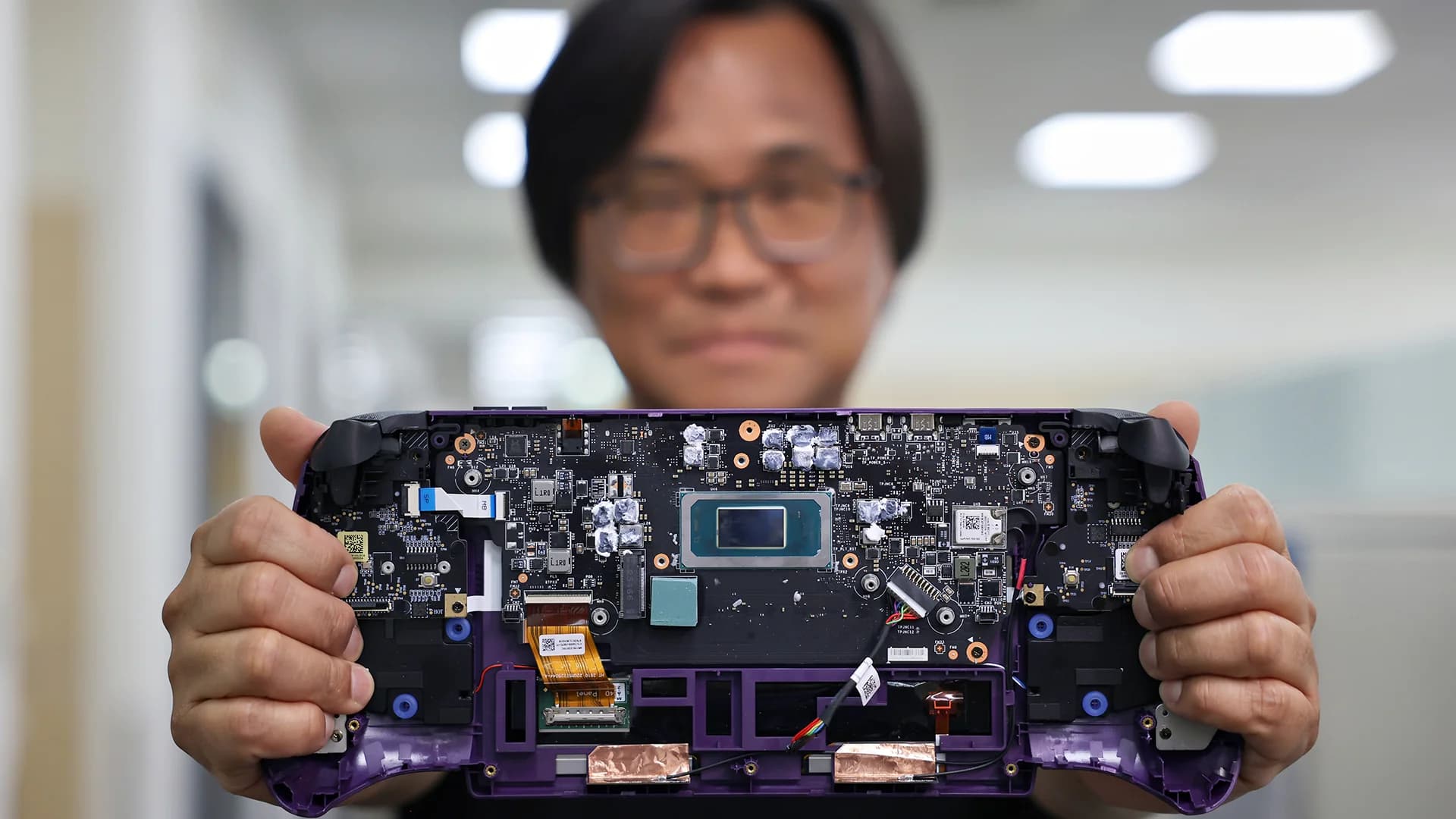 MSI Intel ARC G3 CLAW 03