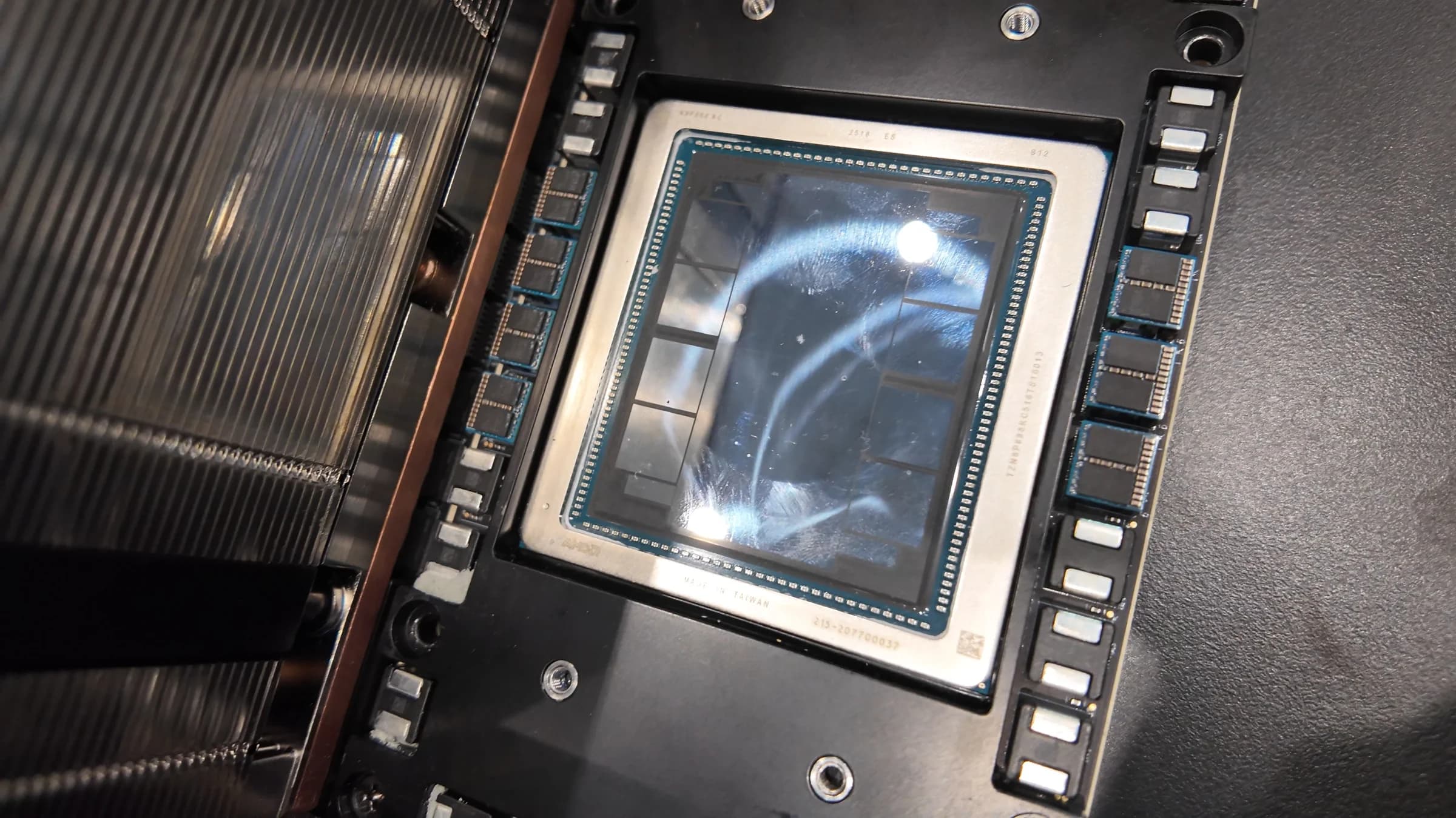 amd insctinct 01