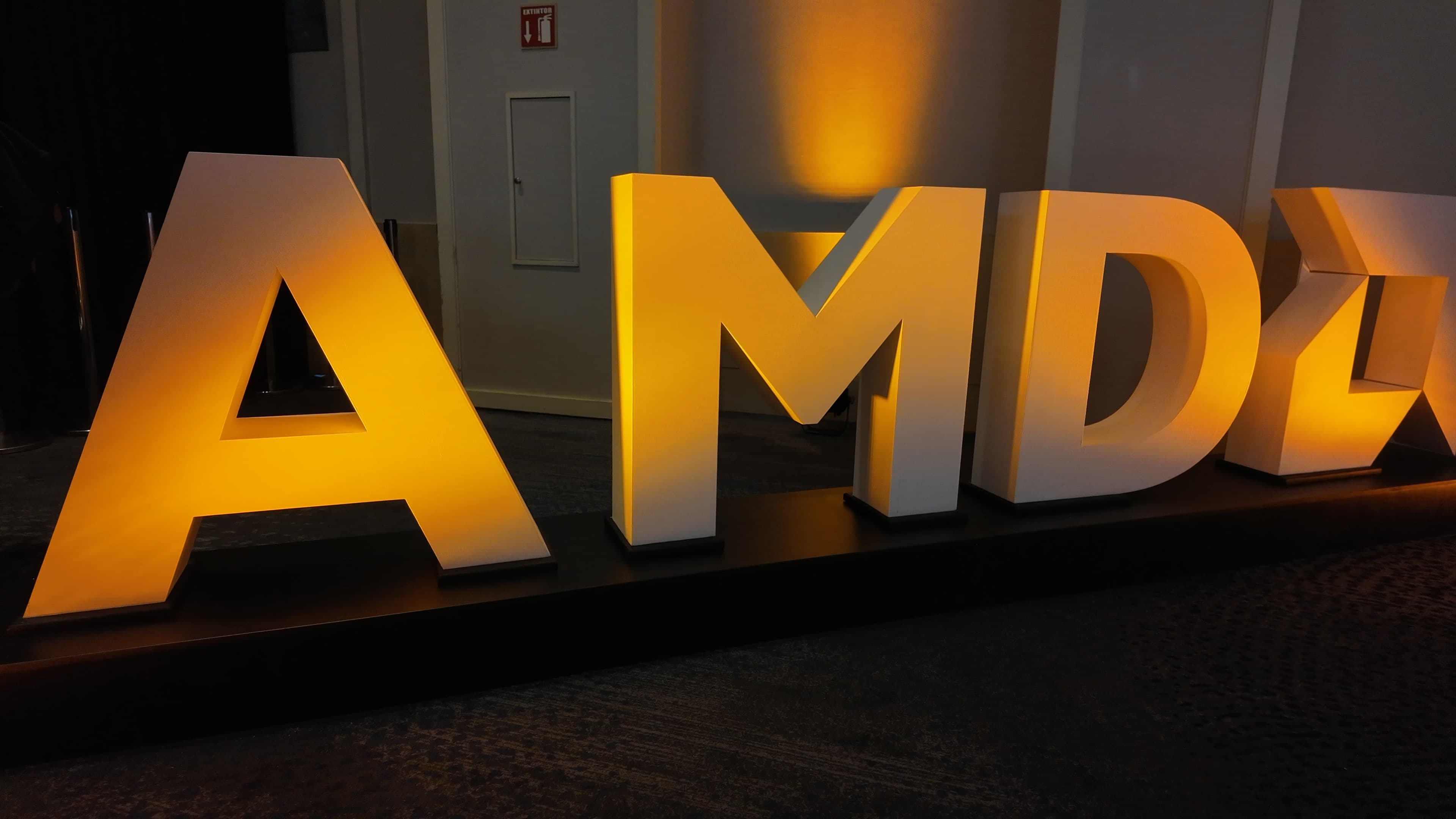AM D SUMMIT 03