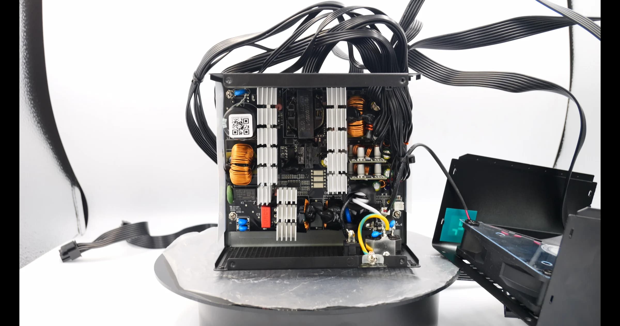 ¿Una fuente ATX 3.1 de 35 dólares que realmente vale la pena? Deepcool PL550D